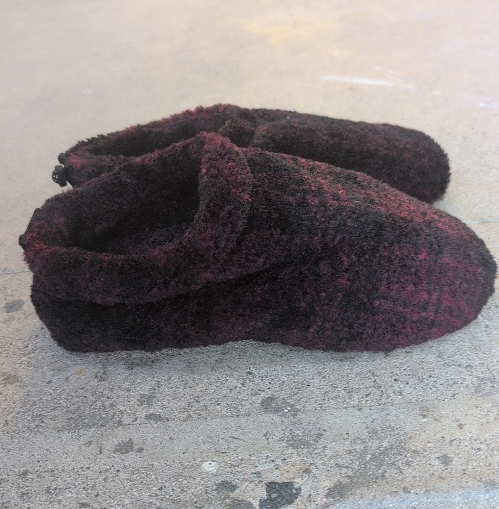 Skims Fux Fur Cozy Plaid Slippers Size 39 NWOT